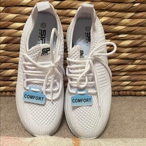 Women's White Comfort Athletic Shoes